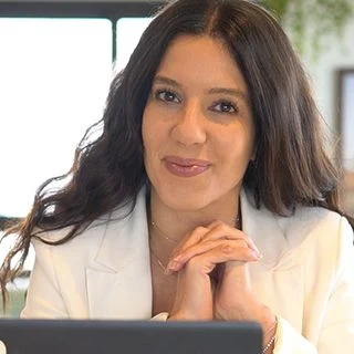 Aline Paes de Barros