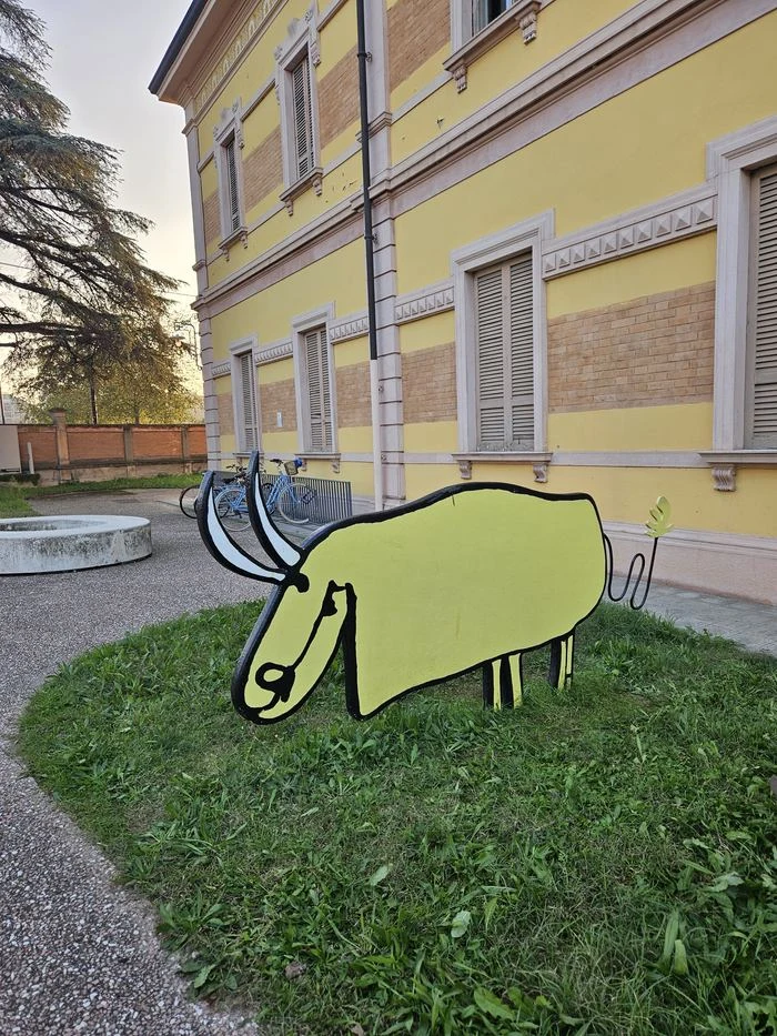 Escultura em Reggio Emilia, Italia